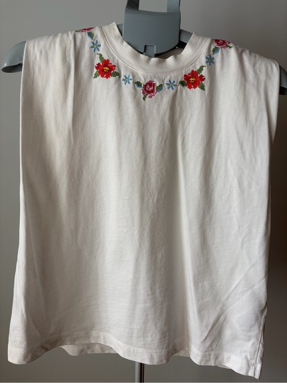 FARM Rio Ivory Embroidered Floral Tank - Picture 2 of 4